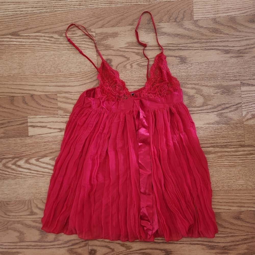 EUC 00s Victoria's Secret Red Pleated Lace Chemise/Nightgown, Size S
